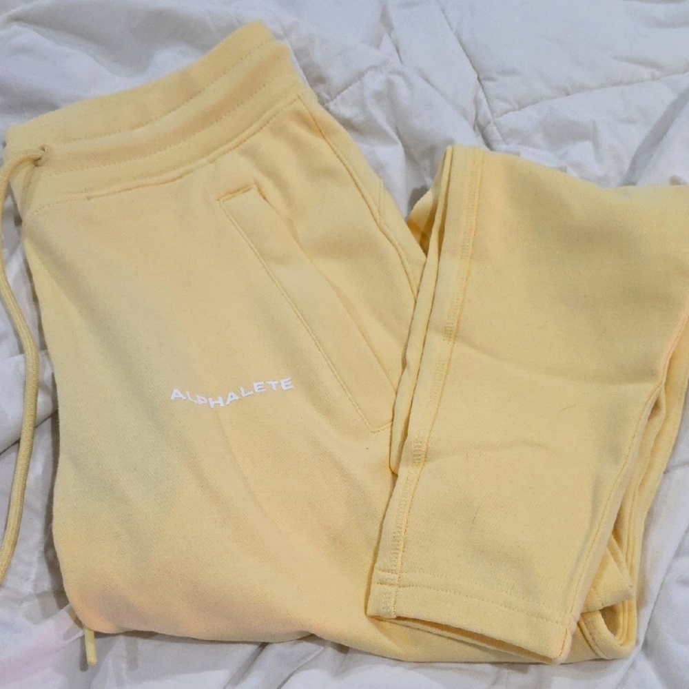 Alphalete Essential Core Joggers XS Sea Salt (Butter Yellow) New
